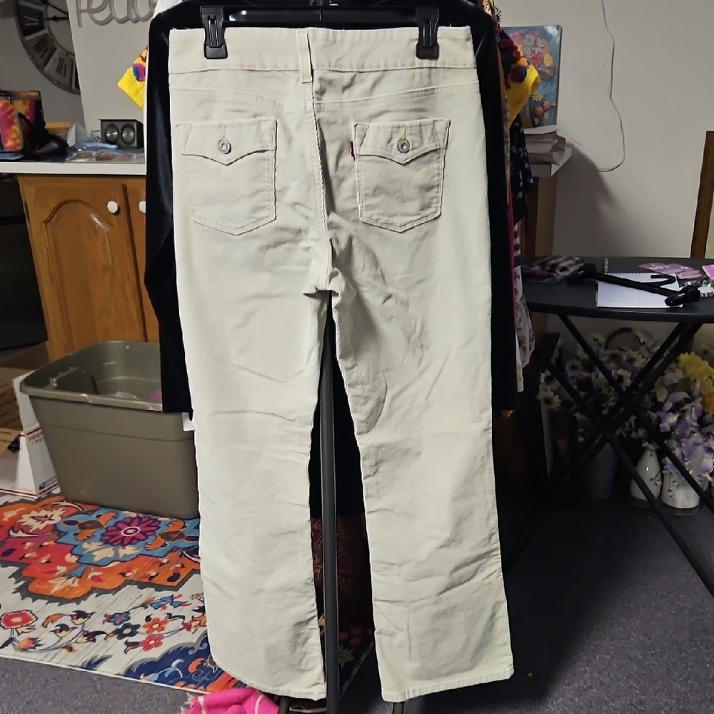 Levi's Cream Courdoroy Flare Pants with Classic Boot Cut Design - Picture 6 of 6